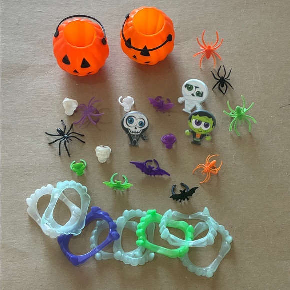 EUC bundle of Halloween toys plastic rings, tiny jack o lanterns, vampire teeth - Picture 1 of 8